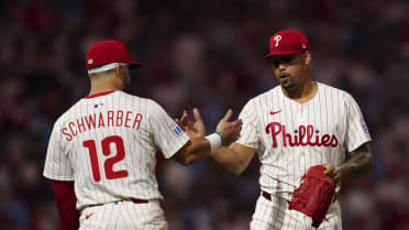 Jhoan Duran seals the save and Phillies' victory