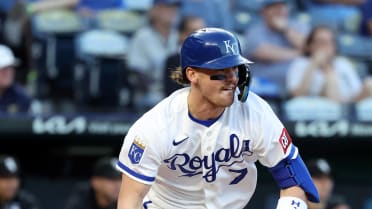 Bobby Witt Jr. doubles off the wall in 3rd
