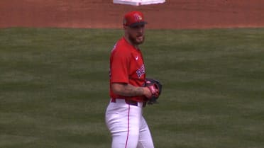 Garrett Crochet induces inning-ending double play 