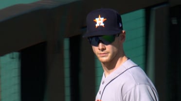 Zach Cole retira a Matt McLain en home