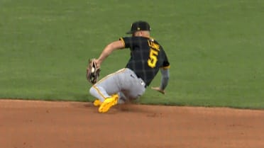 Brandon Lowe makes slick sliding play
