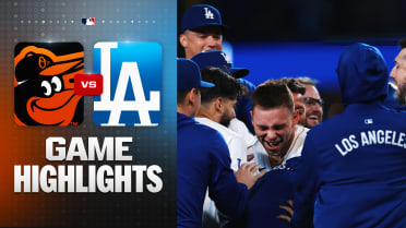 Rushing, Betts lead 9th-inning rally in Dodgers' win