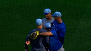 Brewers celebrate after winning the NL Central