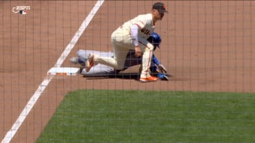 Dansby Swanson scores on error
