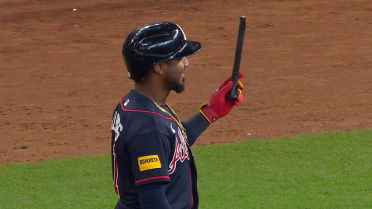 Ozzie Albies breaks bat on RBI single 