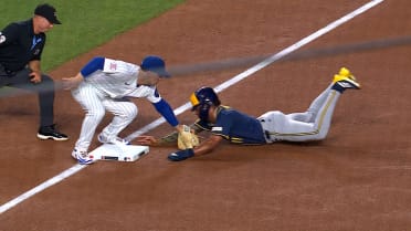 Carson Kelly nabs Jackson Chourio at third 