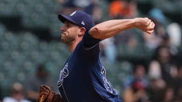 Steven Matz strikes out Munetaka Murakami