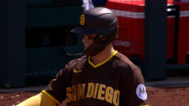 Jase Bowen recibe pelotazo con las bases llenas
