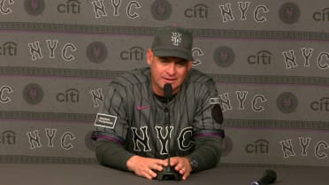 Carlos Mendoza discusses the 11-6 Mets loss