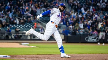 Luis Robert Jr.'s solo home run (2)
