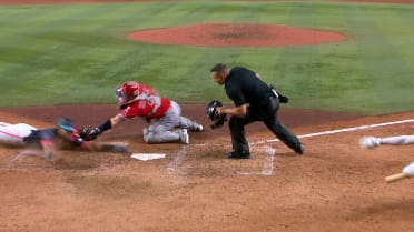 Jose Siri nabs Leo Jiménez at home to secure the win