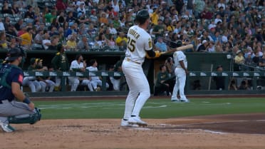 Rooker prende la pizarra con HR de tres carreras