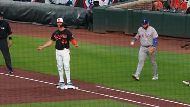 deGrom attempted a pickoff Alonso in the 1st