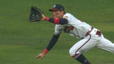 Mauricio Dubón robs Matt Chapman of extra bases
