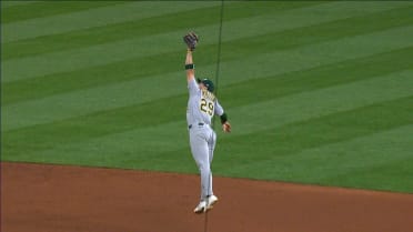 Donovan Walton's leaping catch in the 4th