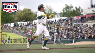 Field View: Luis Urías' walk-off home run