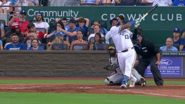 Salvador Perez's solo home run (11) 