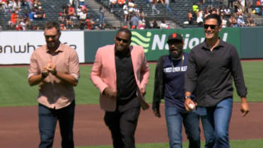 Giants honor relief pitchers in pregame ceremony