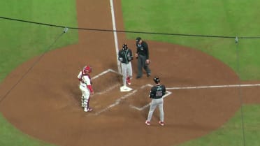 D-backs break the game open with a six-run 5th inning