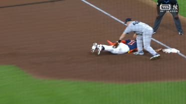 Luis Gil picks off Cam Smith after review 