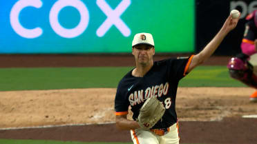 Kyle Hart picks off Jordan Beck at second base