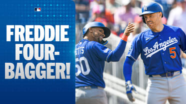 Freddie Freeman remolca 2 con jonrón
