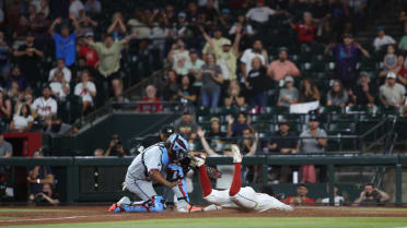 Geraldo Perdomo out at home after challenge