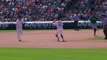 Tigers turn dazzling double play to escape a jam 