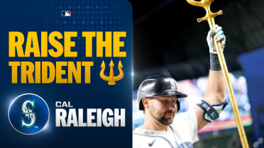 Cal Raleigh's solo homer (4)