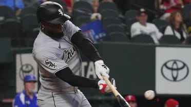 Luis Robert Jr.'s RBI single