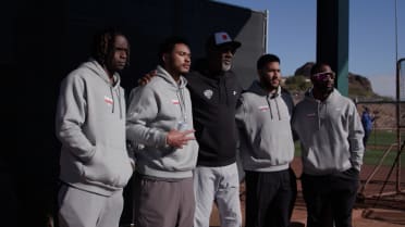 Big leaguers support DREAM Series