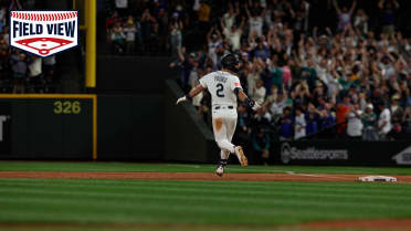 Field View: Cole Young pega hit de oro