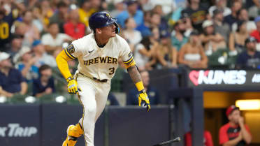 Joey Ortiz's go-ahead two-run homer (2)