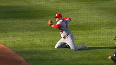 JJ Wetherholt's terrific diving play