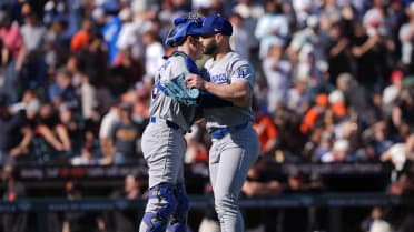 Tanner Scott obtiene el salvado para los Dodgers 4-3