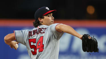 Andrew Álvarez abanica a A.J. Ewing