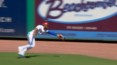 Buena atrapada de Johan Rojas en el jardín central