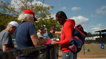 Nationals begin Spring Training workouts