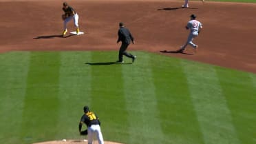 Los Piratas completan doble play