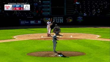 Orlando Arcia makes a heads-up throw