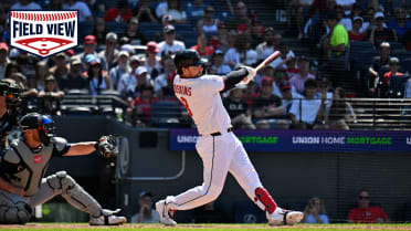 Field View: Rhys Hoskins' go-ahead double