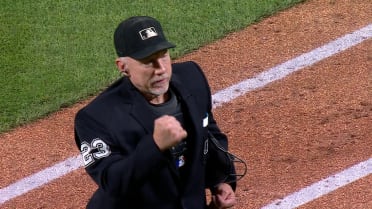 Mets turn inning-ending double play after review