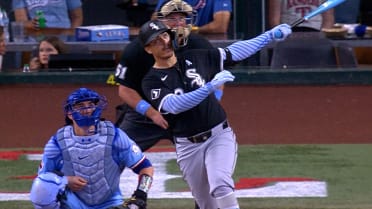 Miguel Vargas' solo home run (10) 