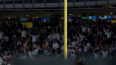 Luis García Jr.'s foul ball confirmed after a review