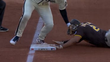Xander Bogaerts se roba segunda y tercera