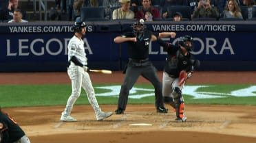 Yohel Pozo catches the K and Bellinger at second