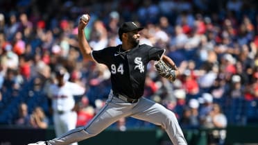 Yoendrys Gómez ends the inning