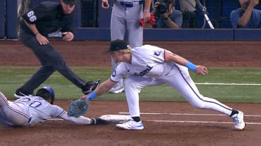 Brian Navarreto picks off Ezequiel Duran after review