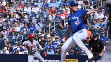 Reds' double steal in 3rd inning