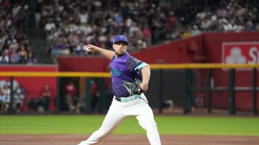 Merrill Kelly escapes jam in 2nd with K